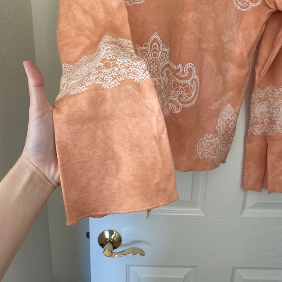 TeeCo Yoga Top - Picture 2 of 7